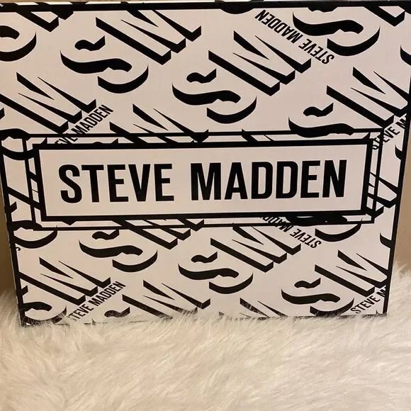 NWT Steve Madden Tote/Crossbody w/ AirPod Case and Hat- 3pc Gift Set - Mauve - Picture 11 of 15